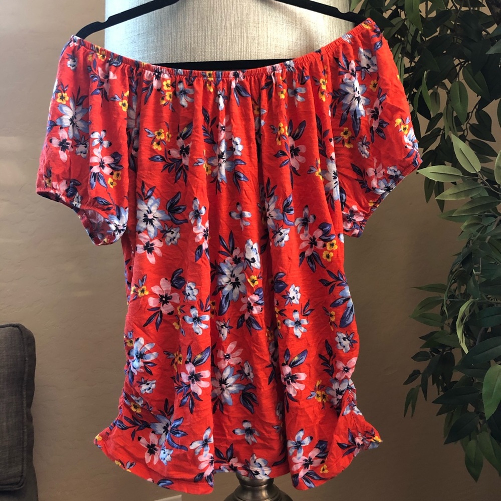 Adorable maternity off shoulders summer top